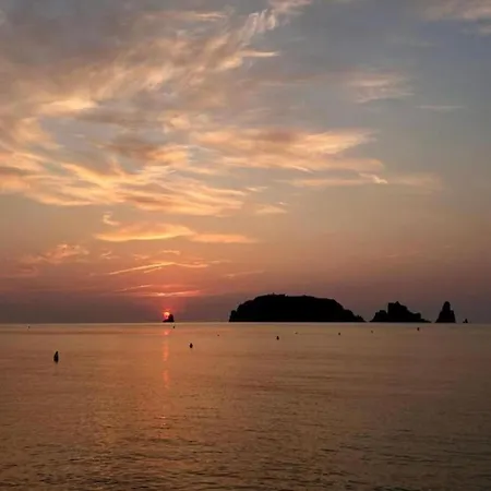 Wake To Waves In A Beachside * L'Estartit